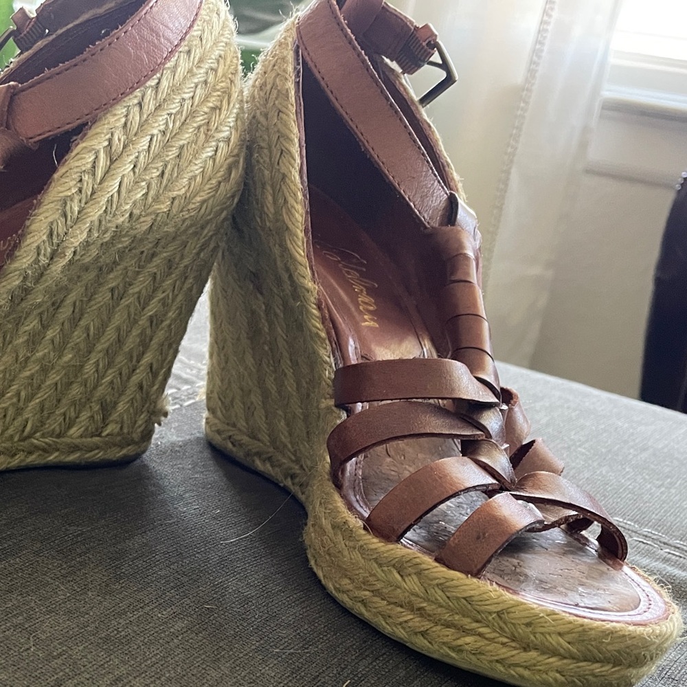 Perfect brown wedges - Picture 2 of 3